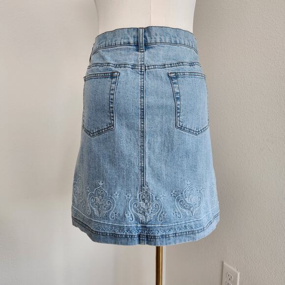 Y2K Axcess Liz Claiborne Light Wash Embroidered Denim Mini Skirt Size 12 - Picture 7 of 8
